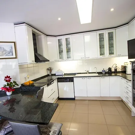 Villa Nature, Pool, Tennis, Aircon Only 15 Minutes To Barcelona! *