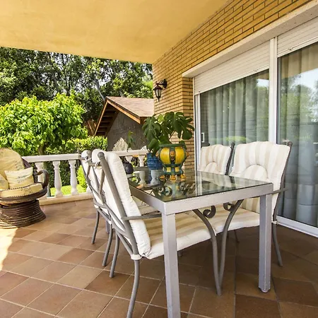 Nature, Pool, Tennis, Aircon Only 15 Minutes To Barcelona! Villa Sabadell