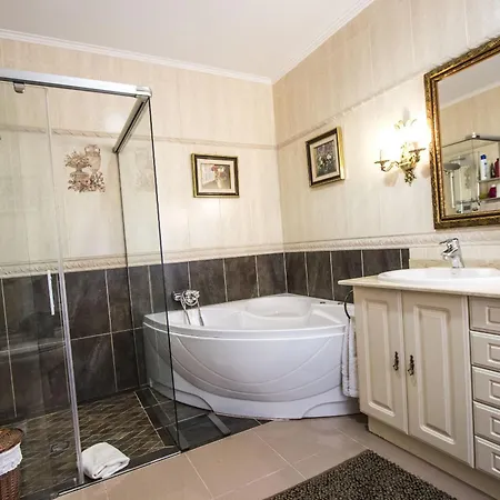 Villa Nature, Pool, Tennis, Aircon Only 15 Minutes To Barcelona! Sabadell