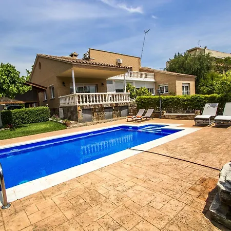 Nature, Pool, Tennis, Aircon Only 15 Minutes To Barcelona! Sabadell