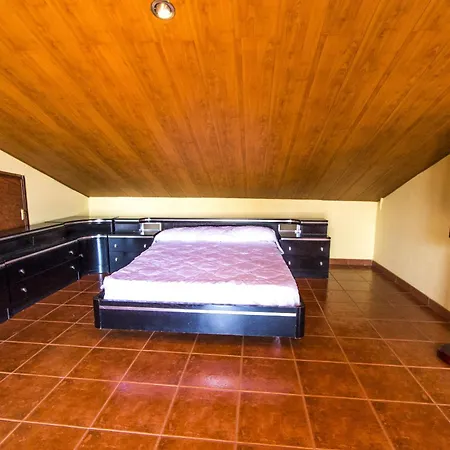 Nature, Pool, Tennis, Aircon Only 15 Minutes To Barcelona! Villa Sabadell