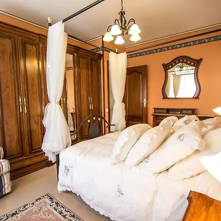 Nature, Pool, Tennis, Aircon Only 15 Minutes To Barcelona! Villa *